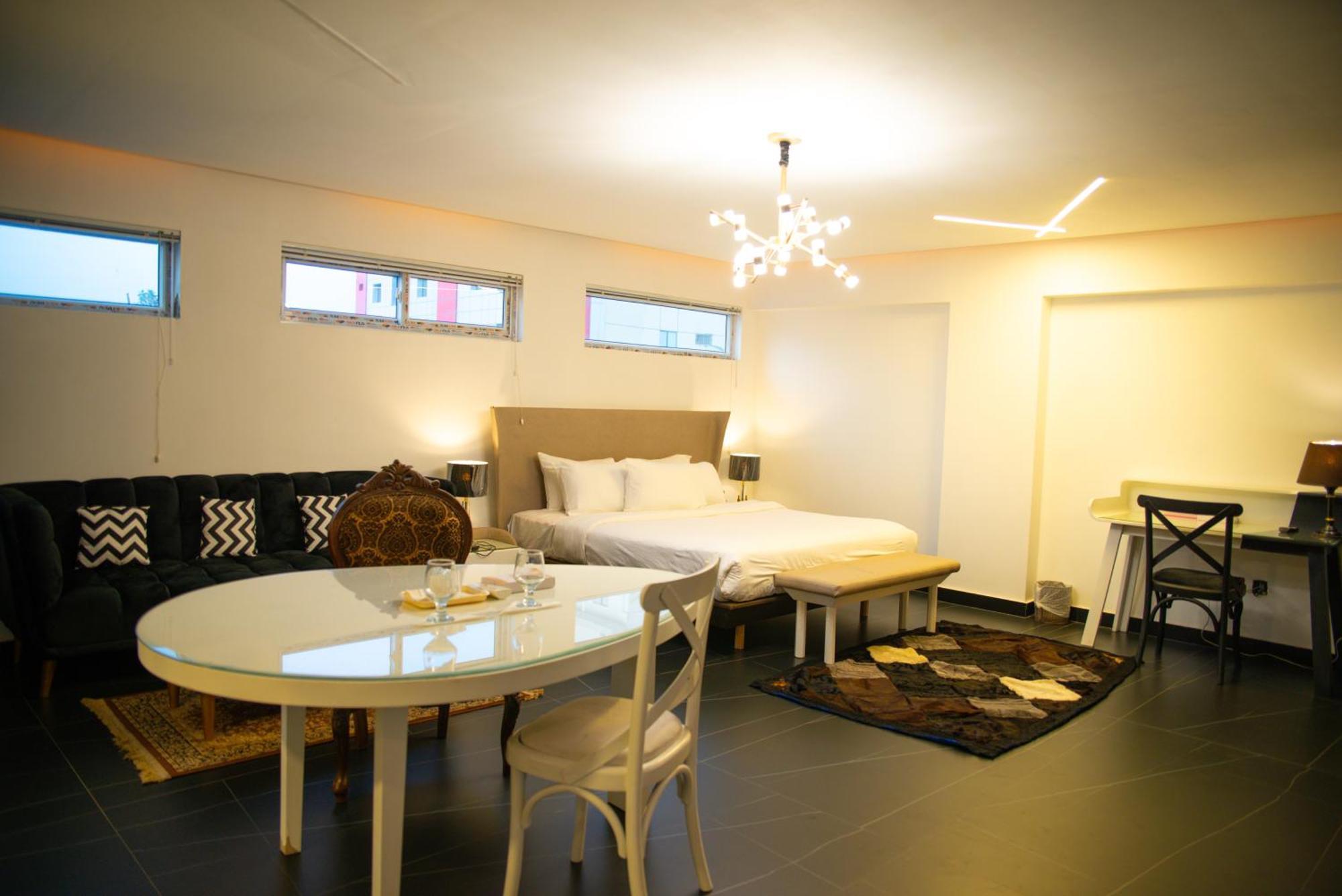 Hotel Crown Inn Карачи Экстерьер фото