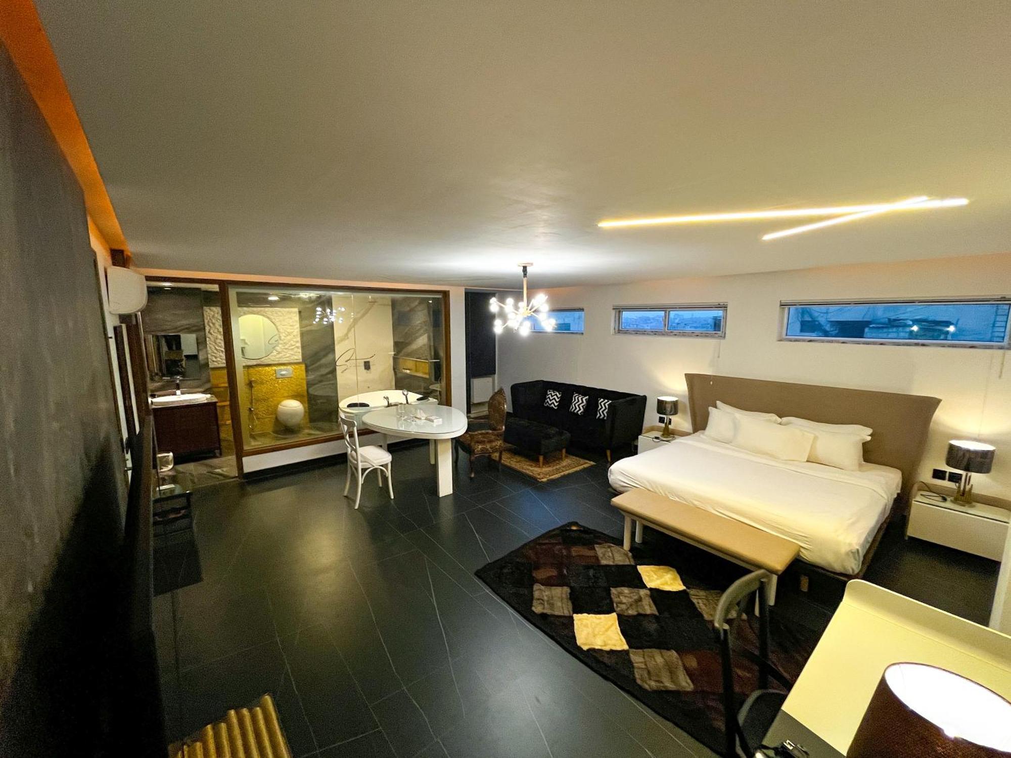Hotel Crown Inn Карачи Экстерьер фото