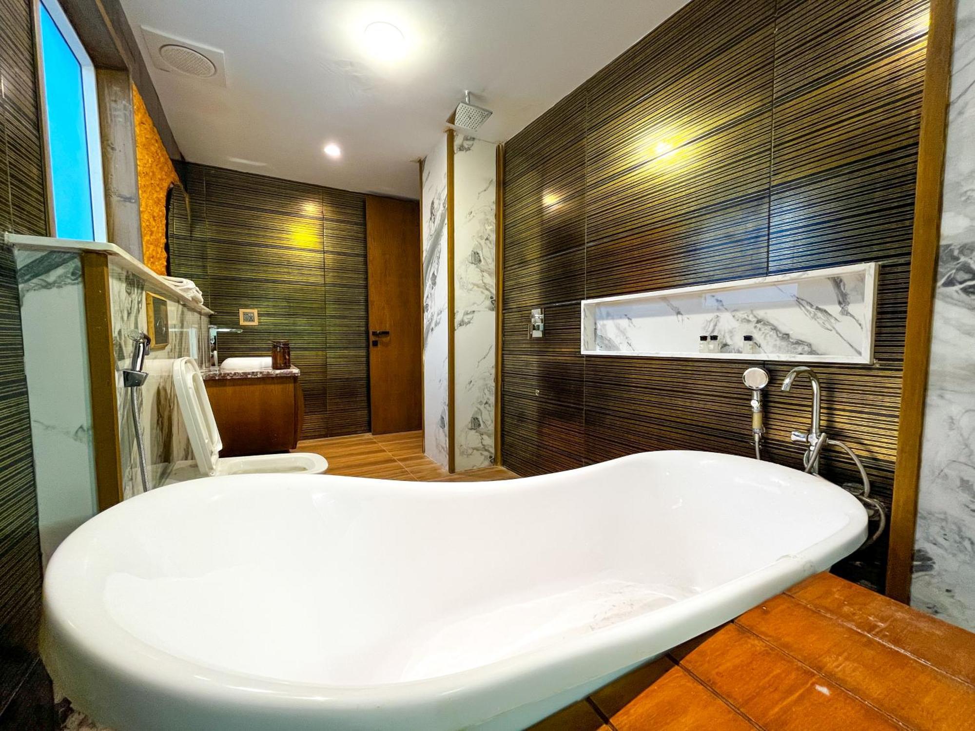 Hotel Crown Inn Карачи Экстерьер фото